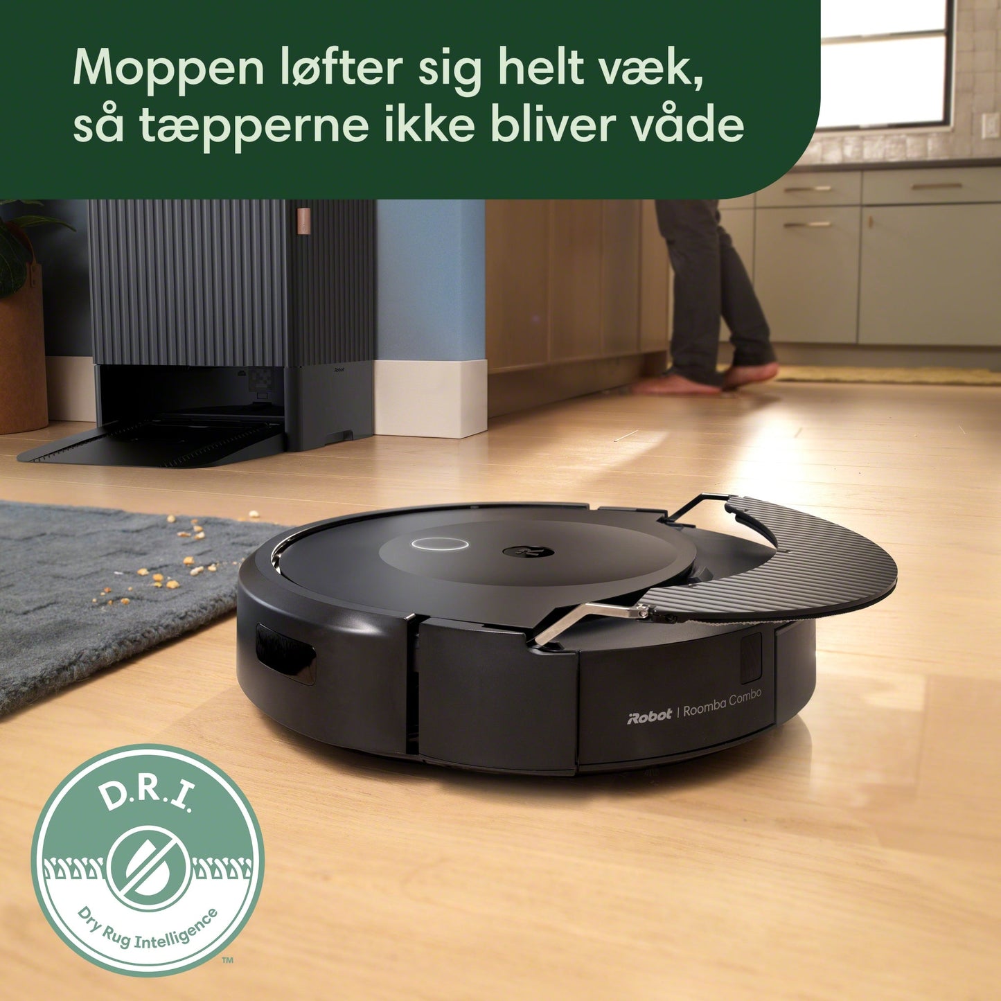 Roomba Combo® 10 Max robot + AutoWash™ dock base